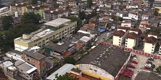 Escola pública bilíngue é cenário de documentário sobre adolescência