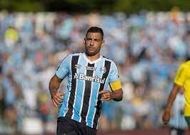 Com aposentadoria próxima, Diego Souza tem saída do Grêmio oficializada
