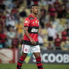 Bruno Henrique comemora terceiro gol pelo Flamengo após retorno de lesão