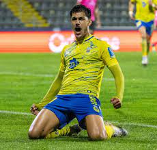 Santos negocia com zagueiro brasileiro do Arouca-POR