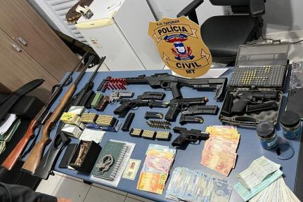 Empresário, funcionário e membros de facção são presos por venda de arma e extorsão