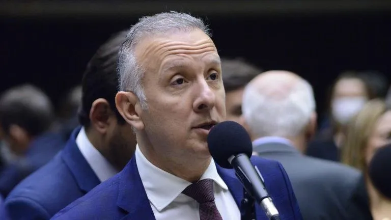 Confederação de municípios declara apoio à relatório da reforma tributária