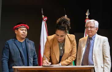 Programa oferece bolsas no exterior para negras, indígenas e ciganas