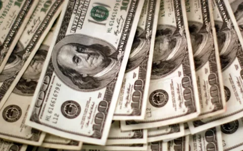 Dólar registra a maior desvalorização em 8 anos, revela pesquisa