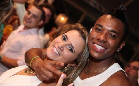 A humilhação pública e o esgotamento emocional de Vivian, esposa de Robinho. ‘Se for culpado, que pague.’