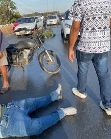 NA CIRÍACO CANDIA: Motociclista fica ferido após bater na traseira de veículo de passeio em VG
