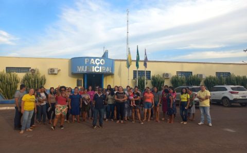 MT:  Greve dos profissionais da educação de Peixoto de Azevedo entra no segundo dia (15)