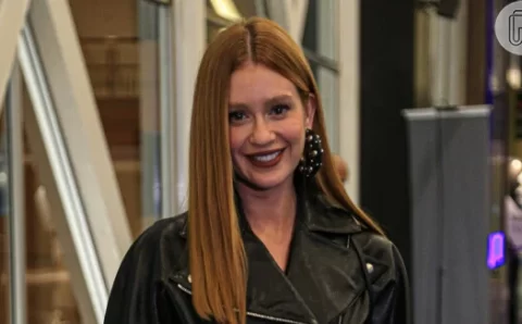Marina Ruy Barbosa ‘transforma’ sobretudo de couro em vestido para estreia da novela ‘Fuzuê’. Detalhes do look!
