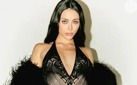 Vestido de luxo – e repetido! Look usado por Anitta no Pré-Grammy 2023 é escolha de Elisa Zazur em baile.