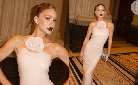 Marina Ruy Barbosa usa vestido pêssego em leilão beneficente e deixa Carolina Dieckmann babando: ‘Deslumbrante’