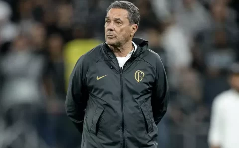 Luxemburgo lamenta desatenção do Corinthians no 2º tempo e vê empate “muito ruim” com o Goiás