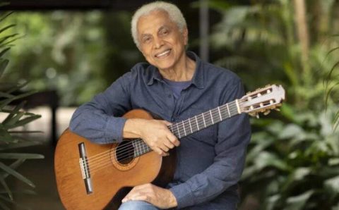 Paulinho da Viola é internado no Rio após passar mal e cancela shows