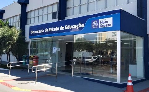 MT:  CAMPO VERDE:  Governo de MT entrega 8 ônibus escolares e mais de 300 equipamentos tecnológicos para escolas