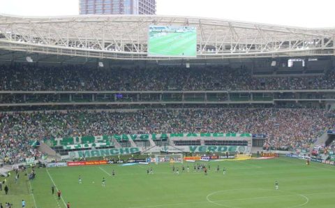 Athletico-PR faz 2 a 0 no Palmeiras e retoma liderança do Brasileirão