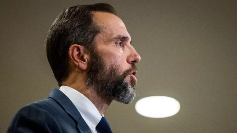 Quem é o promotor que já investigou crimes de guerra e indiciou Trump em 40 acusações