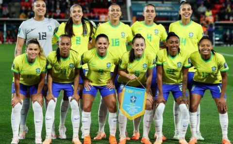 Menos investimento e proibição: os desafios enfrentados pela seleção feminina de futebol fora de campo