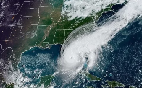 Furacão Idalia pode provocar ondas de mais de 3 metros de altura na Flórida