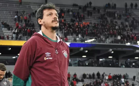 Cano destaca importância de Diniz no Fluminense: “Tira todos da zona de conforto”