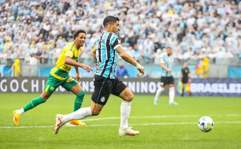 Com gol de Suárez, Grêmio vence o Cuiabá e assume a terceira colocação do Brasileiro