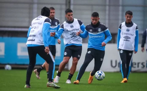 Após folga no fim de semana, Grêmio retoma preparação para jogo contra o Fortaleza com titulares em campo