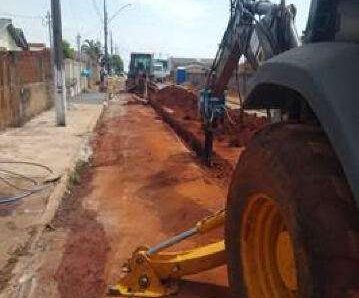 MT:  SERVIÇOS:    Com foco na universalização, Águas de Diamantino realiza obras de implantação da rede de esgoto