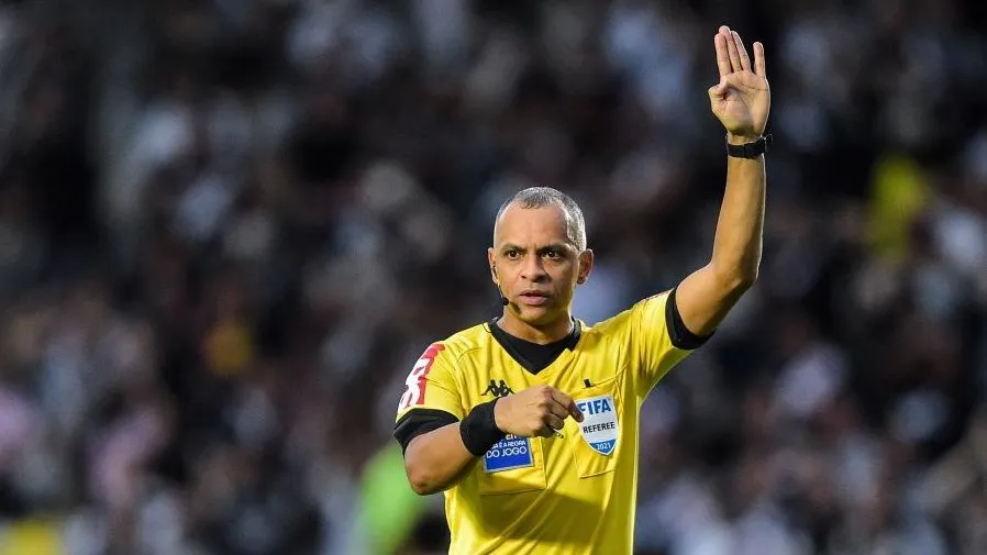 CBF afasta equipe de arbitragem após pênalti não marcado em Corinthians x Grêmio