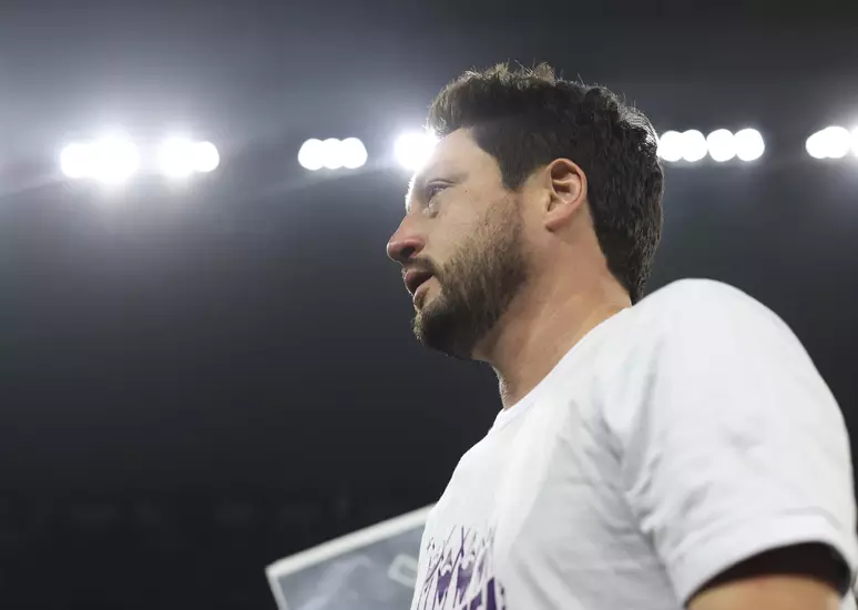 Ovacionado pela torcida do Corinthians, Arthur Elias cita “orgulho e gratidão” após conquistar 15º título