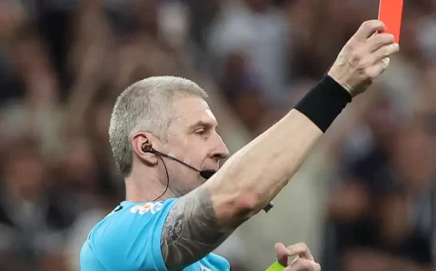 Em súmula, Anderson Daronco justifica expulsão de Murilo no Derby; confira o motivo