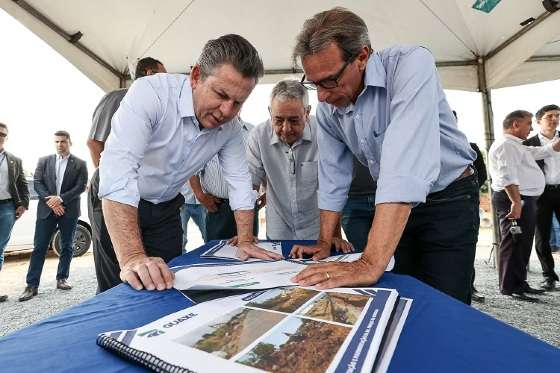 MT:  INVESTIMENTO NA CAPITAL:   Governador visita obras da Avenida Parque do Barbado e diz que está melhorando a qualidade de vida da população cuiabana