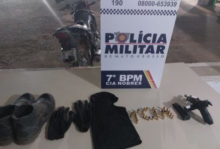 Homem é preso pela PM com arma de fogo e 32 munições em Nobres