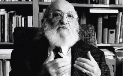 Como Paulo Freire virou pivô de disputa com queima de livros didáticos no México