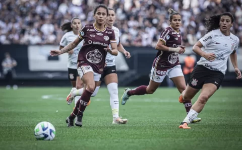 Com recorde de público, Corinthians vira sobre Ferroviária e ganha penta do Brasileiro
