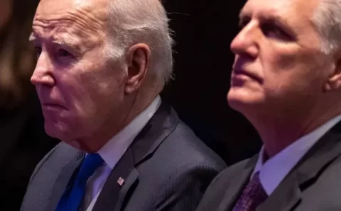 Líder da Câmara pede abertura de impeachment contra Biden