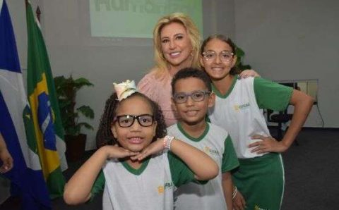 MT:  EDUCAÇÃO:   Primeira-dama Márcia Pinheiro entrega os primeiros óculos da edição 2023 do projeto ‘Enxergar é Humanizar’