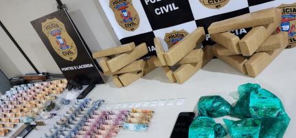 APÓS TENTATIVA DE HOMICÍDIO Polícia Civil prende 5 suspeitos e apreende 17 tabletes de drogas em bar