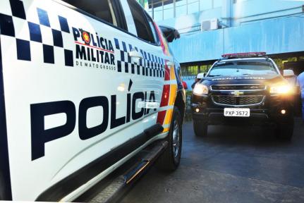 Trio é preso ao dividir dinheiro de roubo a supermercado