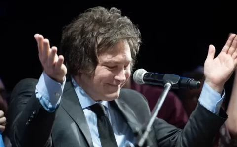 Campanha de Milei pode colocar em risco primeira visita de Francisco à Argentina