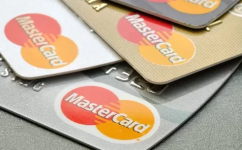 Projeto que cria teto a juros rotativo do cartão é aprovado na Câmara