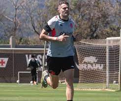 Vegetti destaca adaptação no Vasco e mira “17 finais” pelo Brasileirão