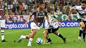 Conmebol multa Fluminense por estado do gramado do Maracanã