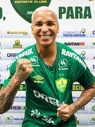 Rodrigo Ely torce para a chegada de Deyverson ao Grêmio