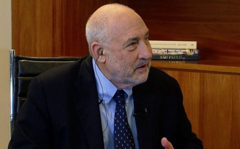 Prêmio Nobel de Economia pede urgência na taxação de super-ricos