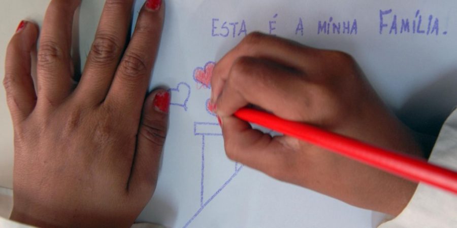 Alfabetização de crianças ainda é desafio para o Brasil