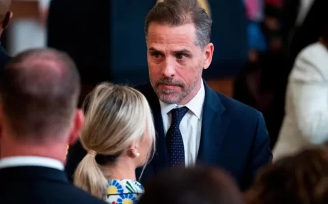 Filho de Biden é acusado formalmente por porte de arma ilegal nos EUA