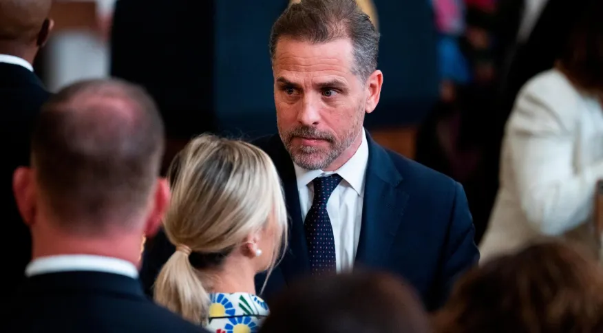 Filho de Biden é acusado formalmente por porte de arma ilegal nos EUA