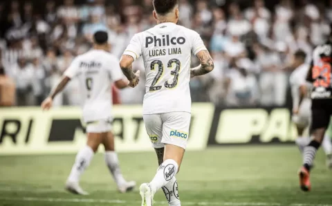 Meia Lucas Lima questiona expulsão na goleada do Santos: “O que eu fiz?”