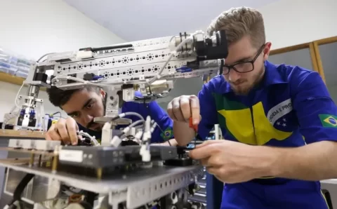 Ensino técnico ainda é restrito no Brasil, defende especialista