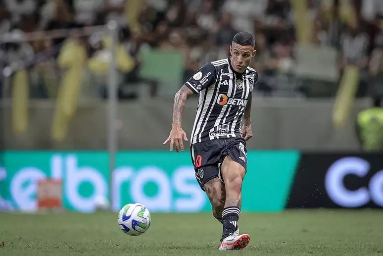 Arana aponta erros do Atlético-MG em derrota para o Coritiba: “Baixamos um pouco a guarda”