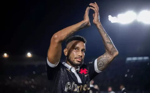Para jogo contra o Goiás, Jair deve ocupar a vaga de Paulinho no Vasco