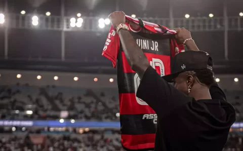 Vini Jr. admite desejo de retornar ao Flamengo: “Prometi ao meu pai que voltaria um dia”